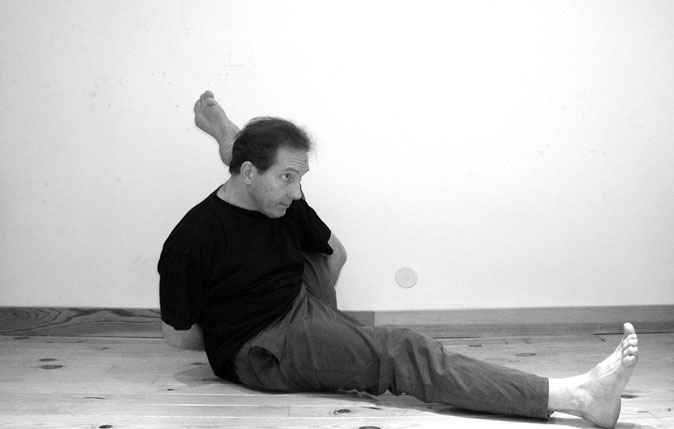 Ekapadashisasana-3, Posture du pied  la tte - www.stages-de-yoga-fr - C.Tikhomiroff
